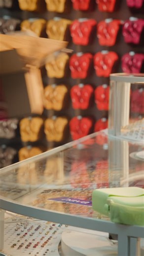 17 reactions · 7 comments | POV: you’re listening to your order being wrapped… ASMR edition ✨ PS. Hava Friday sale ends 12/1 | Havaianas | Facebook