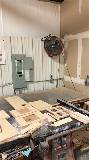 Wired Kustoms Motorsports LLC on Instagram: "13 ply Baltic birch 😏 We worked in collaboration with a company who provided the customer the flat box, which we assembled! Double baffle, 3/4” plexi windows."