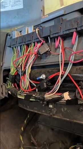 Diagnosing AC issue and electrical issue #cars #truck #mechanic #diy #ac #diagnosis