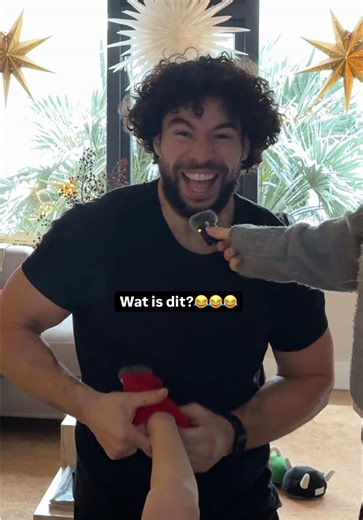 Dat gilletje😱😅😂 En kijk aan het einde even hoe hard ik m’n best doe om te “gentle parenten”😅 Of het er hier altijd zo aan toe gaat? Misschien😂 Maar goed, meet the fam, achter de schermen bij het proberen opnemen van de January reset video💁🏼‍♀️ Besloot uiteindelijk maar eerst Ro in bed te leggen want tja dit werkte toch niet helemaal zoals ik wilde😅 Ze liggen lekker te snurken nu en Erik is de deur uit, dus ik zit lekker even met een wijntje op de bank. Fijne avond nog✨ Liefs, Kirsten #ki