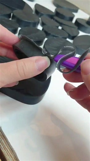 I must have trimmed thousands of these over the past couple years, still as satisfying as ever! #siliconemolds #siliconemold #resincasting #resin