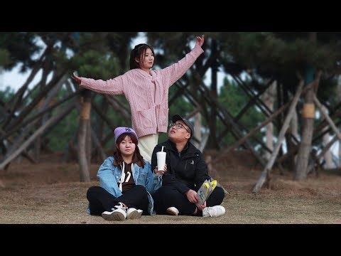 Girl Dancing behind Strangers | Prank