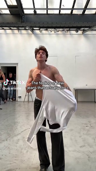 新しいジーンズで楽しむ着こなしとフィット感