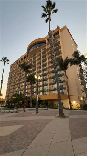 Better view of the Crowne Plaza in Ventura 🌆. . . . . . #ventura #venturaca #fyp #venturacalifornia #venturacounty #805 #venturaharbor #venturacalifornia #venturabeach #california #venturablvd #crowneplaza #crowneplazaventura | Jovette Travels