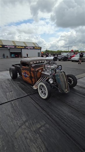 This Rat Rod is just awesome! 🔥 #dragracing #santapod #ratrod #hotrod