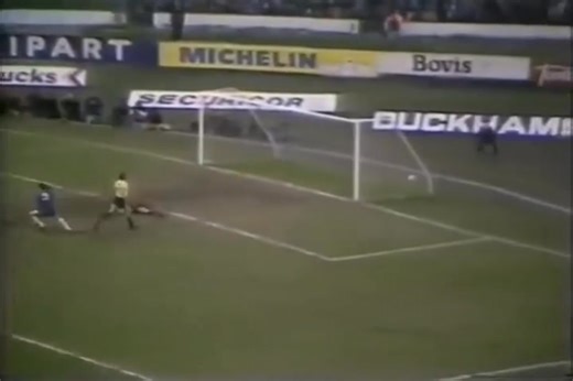 #Chelsea in the 80s. Clive Walker with a solo effort vs Newcastle. #cfcHeritage #Chelsea | Chelsea Chadder