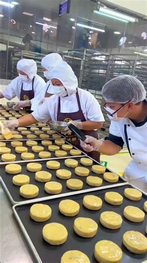 This mooncake factory has light workloads, so there’s no need to work non-stop every day.#India