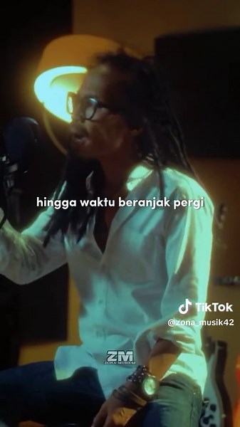 Nostalgia Lagu 'Ada Yang Hilang' oleh Ipang Lazuardi