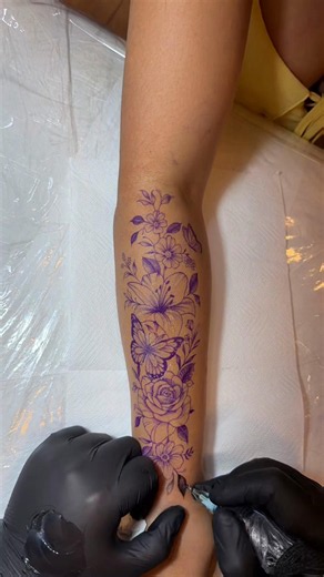 Tatuagem floral: ideias e inspirações de tatuagem feminina