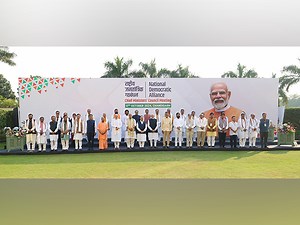 PM Modi chairs meeting of CMs and Dy CMs of NDA - Public TV English