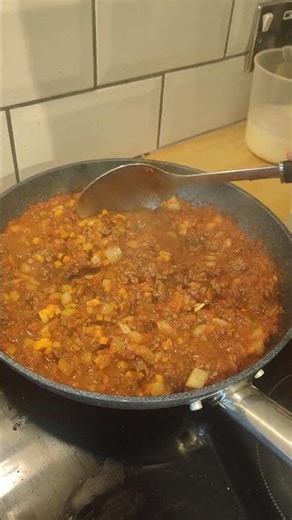 cooking lasagna 🤤