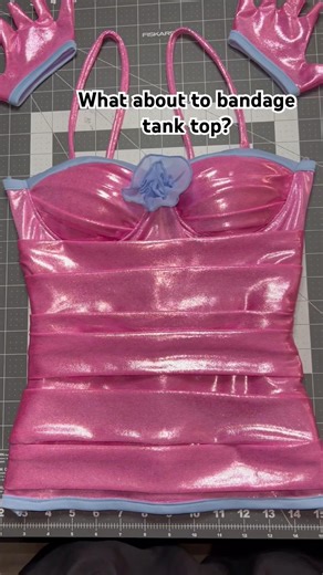 Remember the 2000’s bandage dress? This is her now.. #bandagedress #2000snostalgia #2016 #fashion
