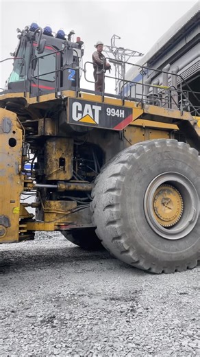 Evgeny Viktorovich on Instagram: "Карьерный погрузчик CAT 994H💪 Диагностика/ремонт любой техники CAT Переходи в профиль там много интересного 🫵"