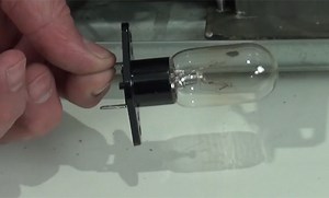 Tutoriel : changer l'ampoule de son micro-ondes