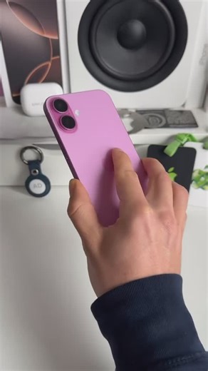 RAISING TECH on Instagram: "The design change from iOS 6 to iOS 7 was incredible! Which of these 3 versions do you like the most? ——————— #ios #ios6 #ios7 #ios18 #refinedsign"