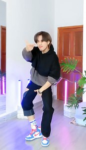 7.6K views · 1.2K reactions | Zoom dance challenge by Bank Bank  IG: bank_riz #zoomdancechallenge | BanK - ប៊ែង | Facebook