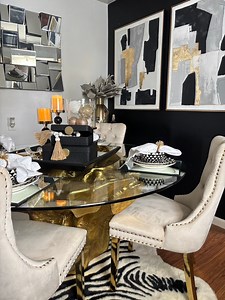 Another episode of “We Got HOMEGOODS AT HOME” Watch how I styled my small eat in kichen table. #fblifestyletyle #smallspacebigtaste #smallkitchen #eatinkitchen #tablescapeinspo | Shining On A Dime