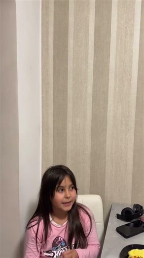 Who does Sofia love? #sofiabrindas #vlog #100k #youtuber #demibrindas #family