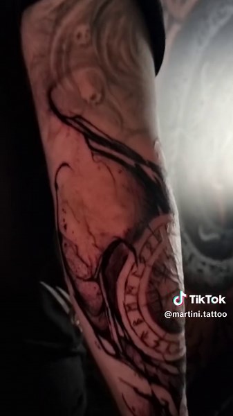 #wiking #runy #magia #tatuaż #rytuał #znak #kompas #mitologia #mitologianordica #viking#vegvisir #vegvisirtattoo #aegishjalmur #runes #magic @Sauron Tattoo