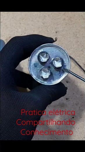 Split air conditioning capacitor connection terminals