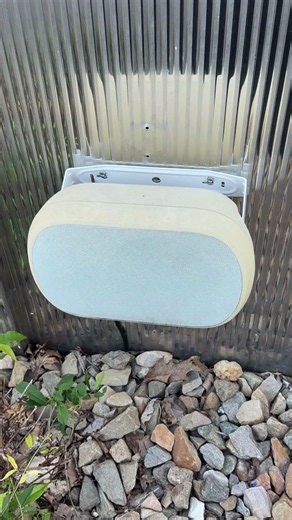 Tannoy(?) speaker outside Mel’s Diner