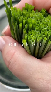 Kimberly Zett on Instagram: "Homemade Chive Oil 🌿 You only need 60g chives and 400ml neutral cooking oil. The full recipe is on my website thezett.com . . . . . #ChiveOil #DIYRecipes #GourmetAtHome #HomeChef #FlavorBoost #CookingHacks #FreshHerbs #fyp #foryoupage"