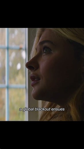 Aliens suddenly invade Earth #movie