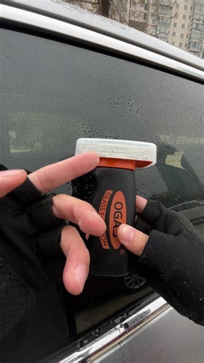 Found the ultimate trick to clean your windshield? This oil film remover wipes away grease, bug stains, and stubborn residue with just one swipe—effortlessly restoring crystal-clear windows in seconds! 🚗💨#MustBuy#ViralProduct#TikTokFinds#DriveSafe#USCarOwners