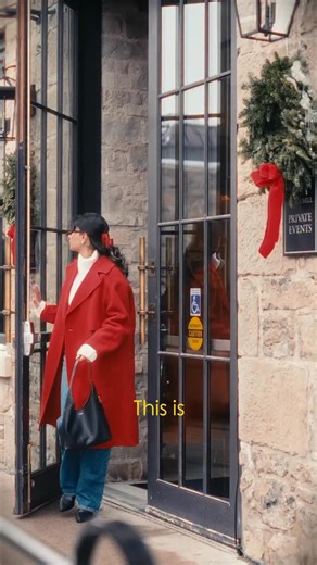 Navi Brar on Instagram: "Ad. Born in Roma Donna Extradose makes the perfect holiday gift bold timeless unforgettable ✨ @valentino.beauty 🎥: @gabhru.films #valentinobeauty #torontoinfluencer #navibrar"