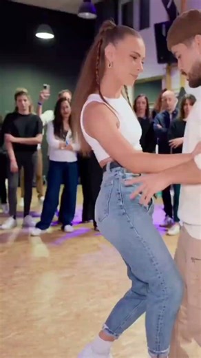 Kaisa Roon 5Sentios Bachata Demo