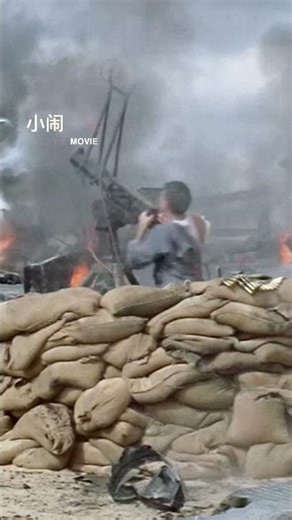 US soldiers use machine guns to shoot down planes