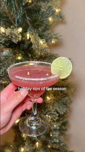 Holiday Pomegranate Margarita 🎄✨ The Perfect Christmas Cocktail