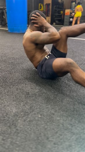MarQuis The Motivator on Instagram: "It’s the Season to build your Core Strength 🎅🏾 #try #like #share #repost #trainingmotivation #grind #mmcorenation #core #coreworkout #abstraining #abs #beastmode #activate #elevate #musclebuilding #calisthenics"