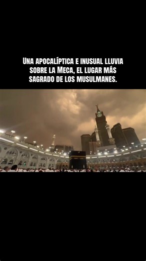 Una apocalíptica e inusual lluvia sobre la Meca 🕋 el lugar más sagrado de los Musulmanes, tiempo después la ciudad fue atacada por drones y misiles balísticos que lanzaron los rebeldes Hutíes de Yemen. 🇾🇪