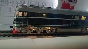 月亮火车模型，东风4B型7011号内燃机车，配属:中铁二十局集团