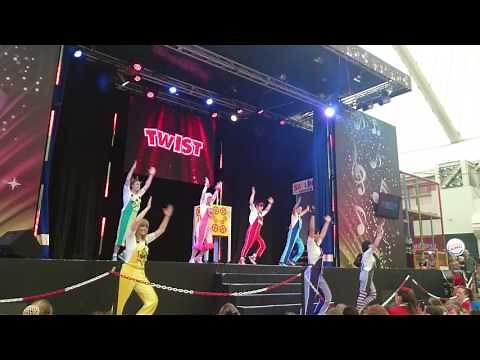 Skyline Gang It's Magic show (full version) recorded at Butlins Bognor Regis July 2016