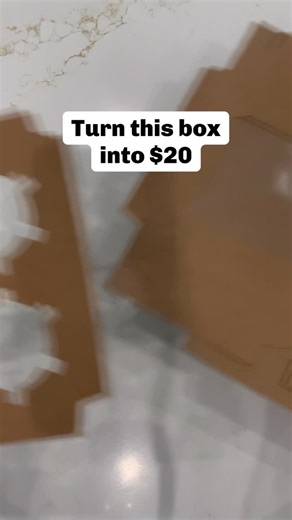 Kourt | Cake Business Tips + Home Bakery | Cakes in Fulshear on Instagram: "Use code SIMPLE to get up to 50% off all my products including the memberships now through cyber Monday! Turning a simple cake box into 💵 $20 might be the easiest way to grow your home bakery business. 4 cupcakes in one box = $20. Bake a dozen cupcakes in 4 flavors and sell them as cupcake flights. That’s $240 in a weekend without overcomplicating your menu. This is why I love strategies like this — they’re simple, repe