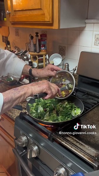 Delicious Italian Escarole Side Dish Recipe