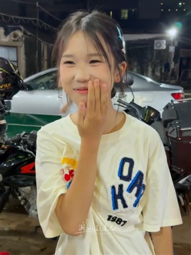 Ghét😄😄#拖鞋妹 #上热门要流量 #上热门话题90000亿流量第一名 #虎牙妹