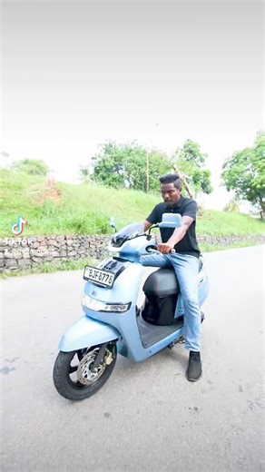 73K views · 491 reactions | Petrol වියදමක් නැති අලුත්ම Bike එක !!! Follow TVS iQube Sri Lanka - https://www.facebook.com/profile.php?id=61557655225704&mibextid=ZbWKwL | Moto Hub | Facebook
