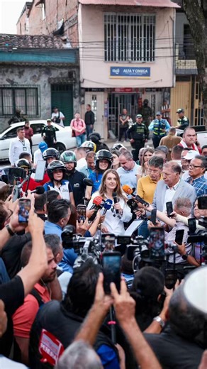 Miles de colombianos se levantan todos los días a trabajar en moto, a rebuscarse el sustento, a sacar adelante a su familia.Paloma Valencia propone eliminar el SOAT para motos hasta 250cc, pero manteniendo la atención en salud en accidentes. Además, se acaba de una vez por todas el negocio abusivo de las grúas y los patios.Menos presión para el que madruga y trabaja. Eso sí conecta con la realidad. 🕊️⚡️
