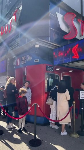 The magic of visiting Ellen's Stardust Diner in Times Square!🎙🎶🌟 #ellensstardustdiner #ellenstardustdiner #nyc #nyclife #nycentertainment #nyclife