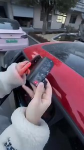 यो अति–पातलो र लचकदार LED Display लाई तपाईं चाहे अनुसार मोड्न, टाँस्न...