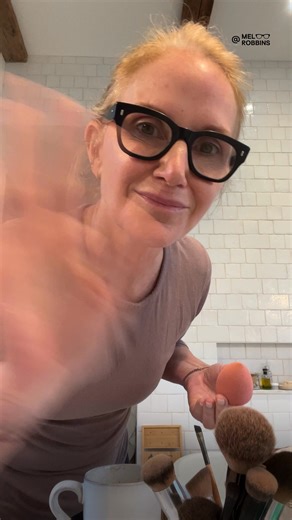 New Year, new you? Not this time. This year, it’s about taking back what is ALREADY YOURS. You’ve been giving your power away for too long. You’ve been overthinking other people’s actions, stressing about what you can’t control, and running yourself ragged to try and keep the peace. Not anymore. In 2025, you’re taking back your life. In The Let Them Theory, I’m showing you exactly how two simple words — Let Them — will help you do it. This is your game plan for… 📗Letting go of overthinking so y