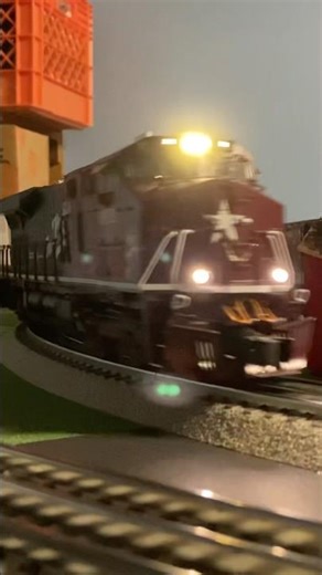 RBP ES44 Going Around Curve #trains #lioneltrains #freighttrains #es44ac #oscaletrains #modeltrains