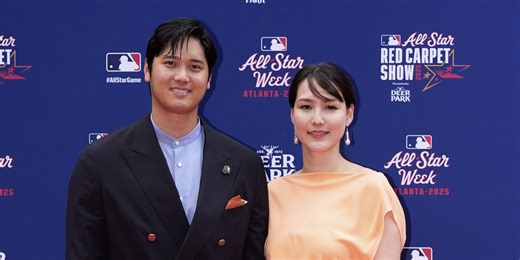 日本人選手もドレスアップし、レッドカーペットに登場