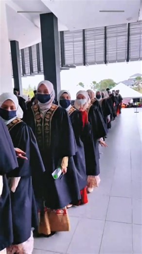 PENDAFTARAN PELAJAR BAHARU MASIH LAGI DIBUKA. 𝙎𝙐𝙍𝘼𝙏 𝙏𝘼𝙒𝘼𝙍𝘼𝙉 𝙎𝙀𝙂𝙀𝙍𝘼!! 🔥Program yang ditawarkan: SIJIL FESYEN DAN PAKAIAN💃🏻🧥👘 🔥PERMOHONAN MELALUI: 1️⃣ https://bit.ly/KemasukanKKRaub ATAU 2️⃣ Walk in ke Kolej Komuniti Raub: Sila bawa 👉 slip/sijil SPM) 👉Kad pengenalan 👉Sijil berhenti sekolah ✅ Syarat Kemasukan : 🇲🇾 Warganegara MALAYSIA 📝 LULUS SPM -Lulus BM(E) & Sejarah(E) 📝 KEPUJIAN 1 SUBJEK Untuk info lanjut , whatsapp Pegawai Pengambilan Kolej Komuniti Raub https://