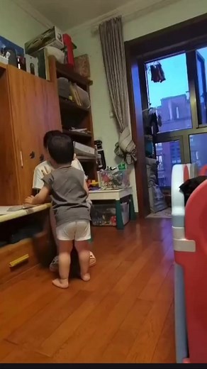 Oh shit #shithappens #chinese #kid #poop