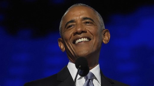 Obama photobombs family's Washington D.C. cherry blossom moment