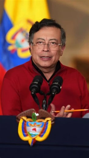 Gustavo Petro on Instagram: "El 𝐣𝐮𝐞𝐯𝐞𝐬 𝐚 𝐥𝐚𝐬 𝟒 𝐩𝐦 nos vemos en todas las plazas públicas de Colombia. El lunes espero resultados de la reunión de concertación. Razones técnicas, económicas y constitucionales tenemos de sobra. La sentencia de la Corte Constitucional es de obligatorio cumplimiento. Prevalece en los criterios para determinar el salario mínimo, según el criterio ordenado desde 1991 de salario móvil y vital. El salario relativo calculado para Colombia y el relacionado co